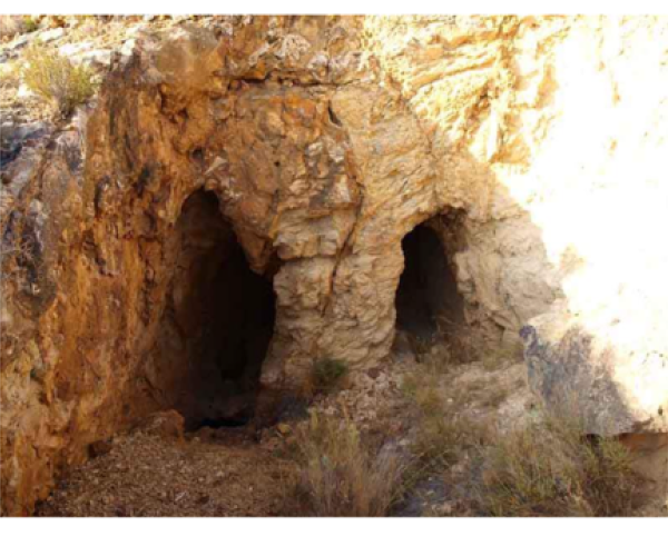 MAGNÍFICA MINA DE OCRE ANTIQUÍSIMAS EN MUTXAMEL