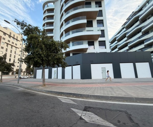AMAZING COMMERCIAL PREMISES IN PERIODISTA TIRSO MARÍN PAU 5